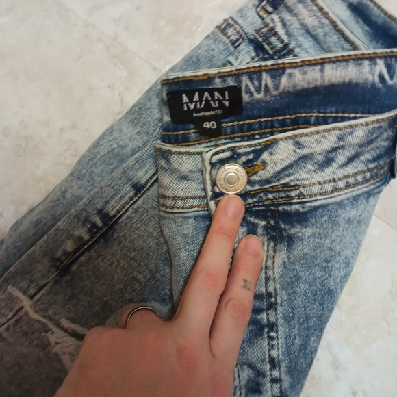 BooHoo Man ripped and repaired jeans - Picture 3 of 3